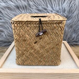 Seagrass square tissue woven holder